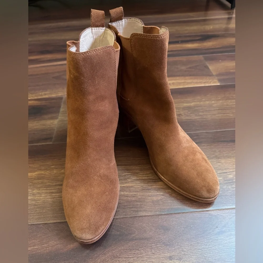 🌿END of SEASON SALE🌿BANANA REPUBLIC Elegant Brown Suede Ankle Booties Size 8